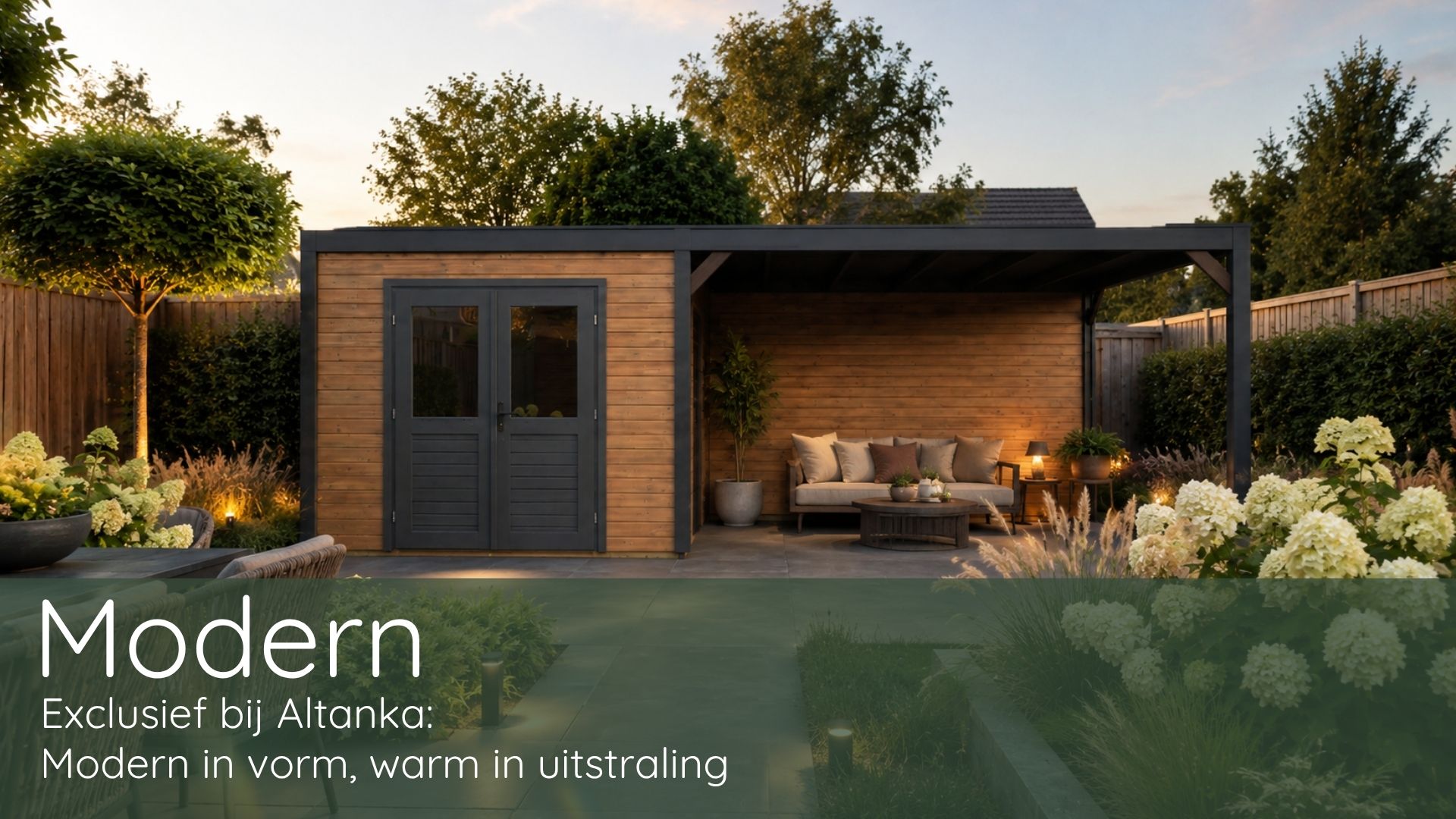 Modern tuinhuis met overkapping bij avondlicht